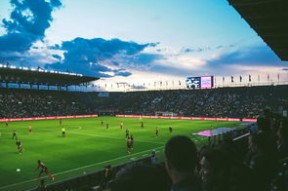 华体会登录地址-球迷原创歌曲走红成为比赛现场打气助威的重要标志，球迷经常唱的歌